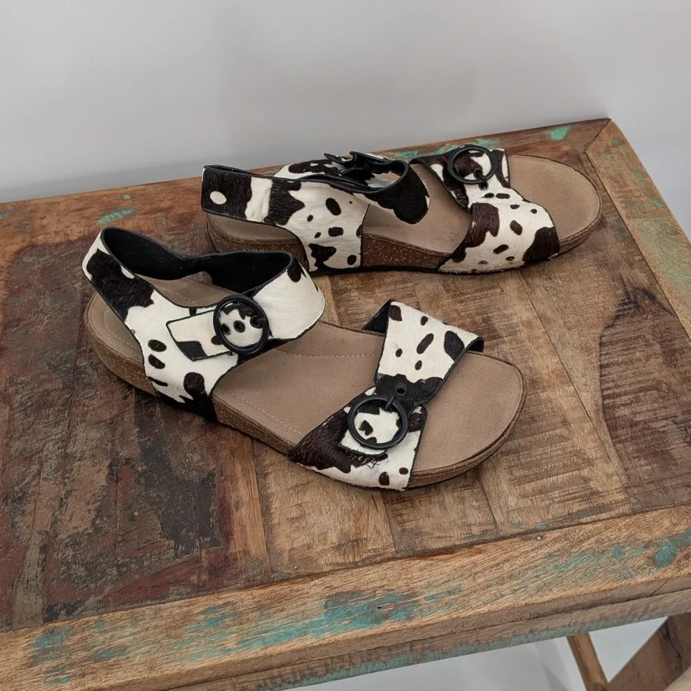 Boho Farm Hotter Tourist Cow Calf Hair Platform Wedge Buckles 8.5M Sandals